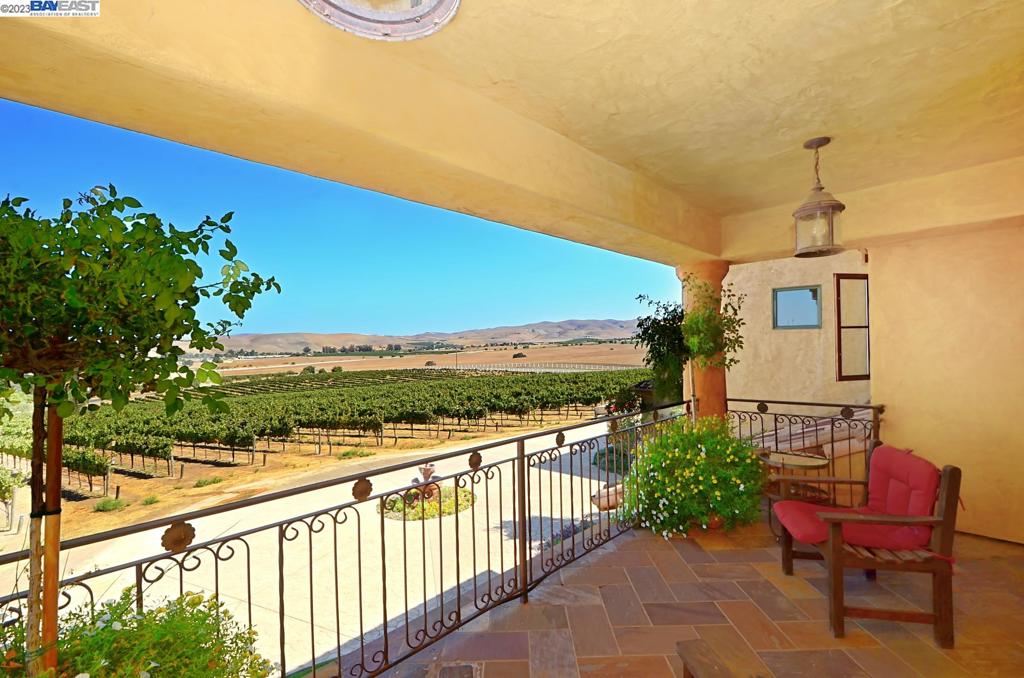 CRANE RIDGE VINEYARDS - Residential