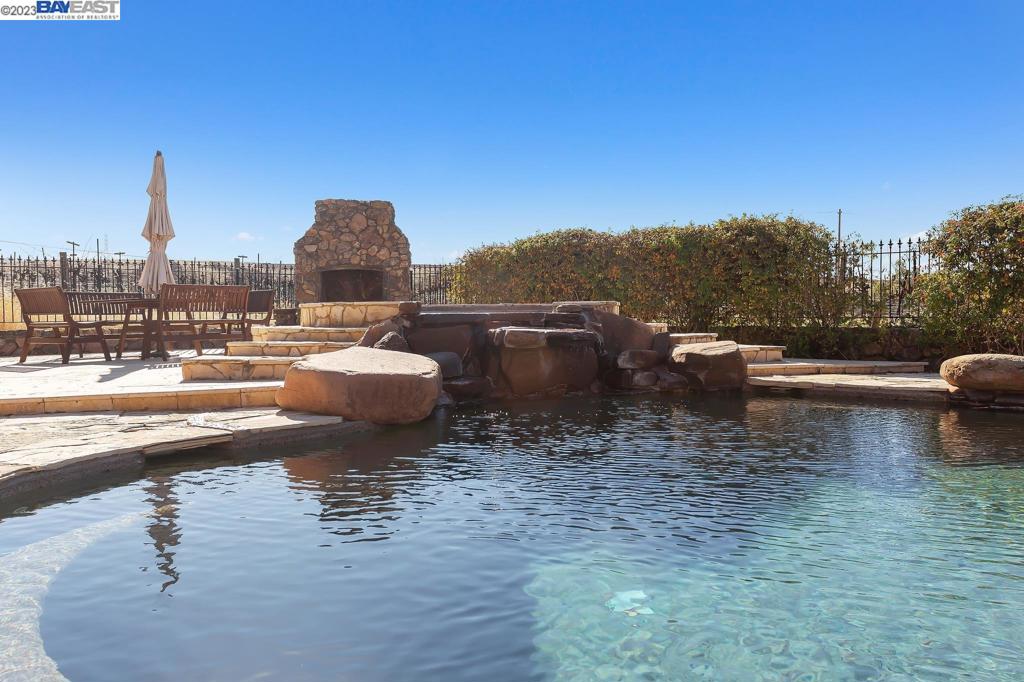 CRANE RIDGE VINEYARDS - Residential