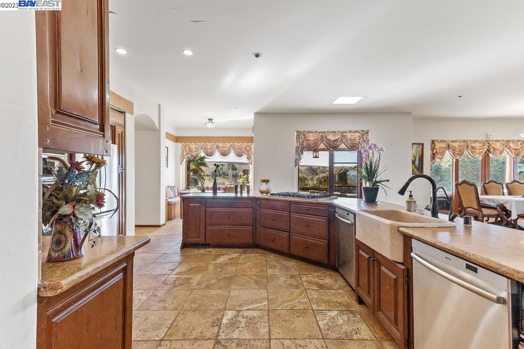 CRANE RIDGE VINEYARDS - Residential