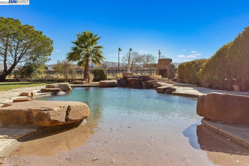 CRANE RIDGE VINEYARDS - Residential