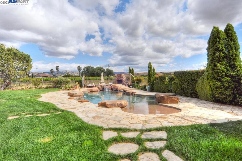 CRANE RIDGE VINEYARDS - Residential