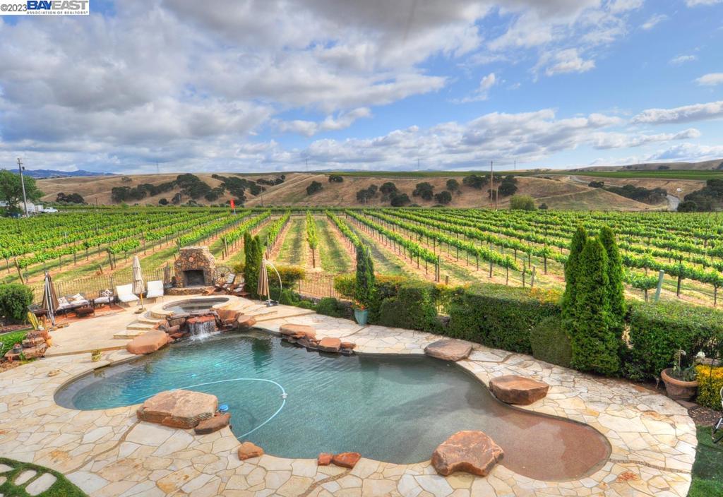 CRANE RIDGE VINEYARDS - Residential