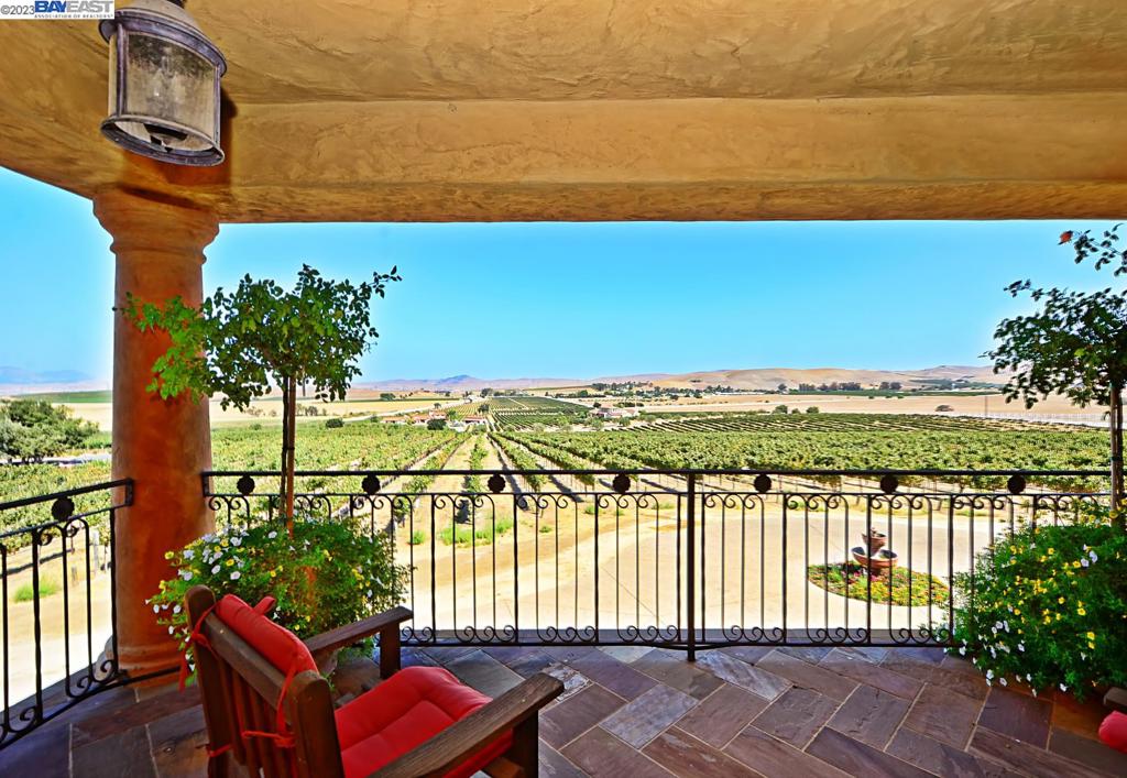 CRANE RIDGE VINEYARDS - Residential