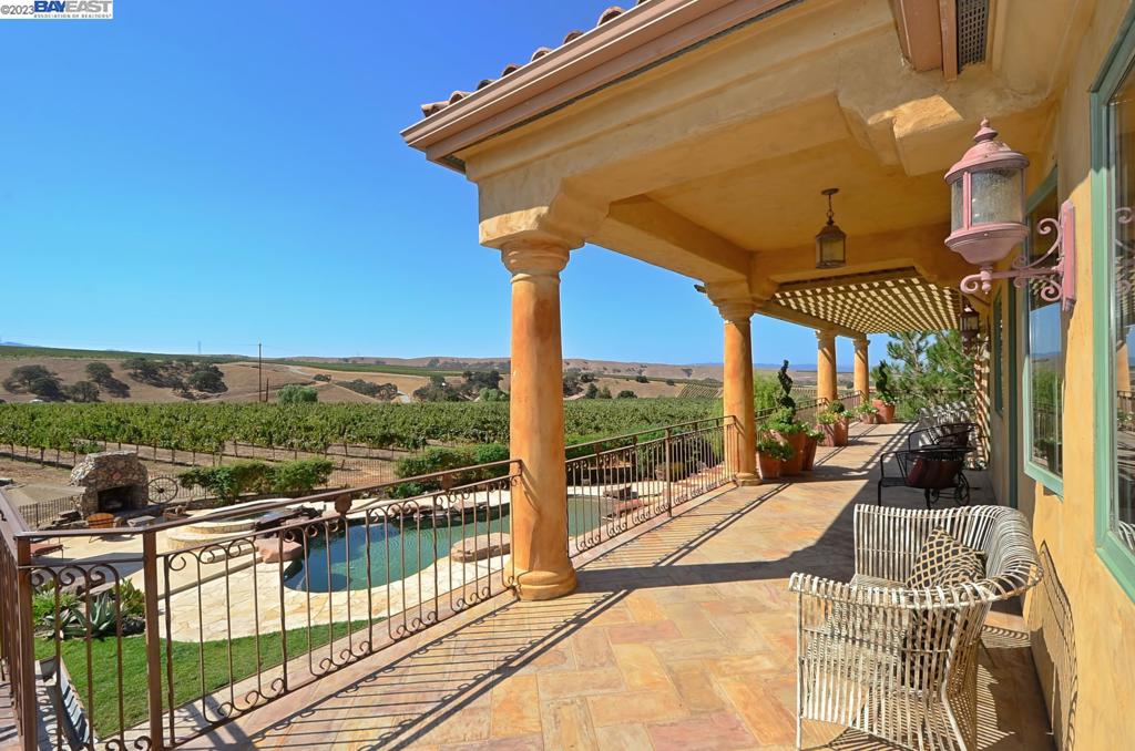 CRANE RIDGE VINEYARDS - Residential