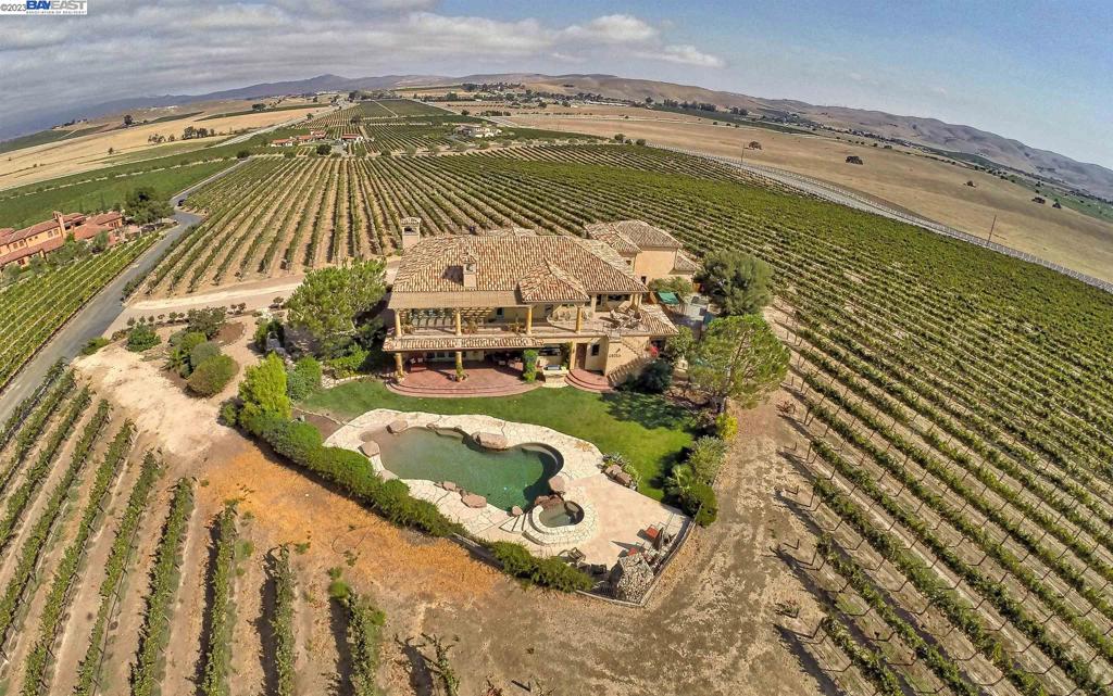 CRANE RIDGE VINEYARDS - Residential