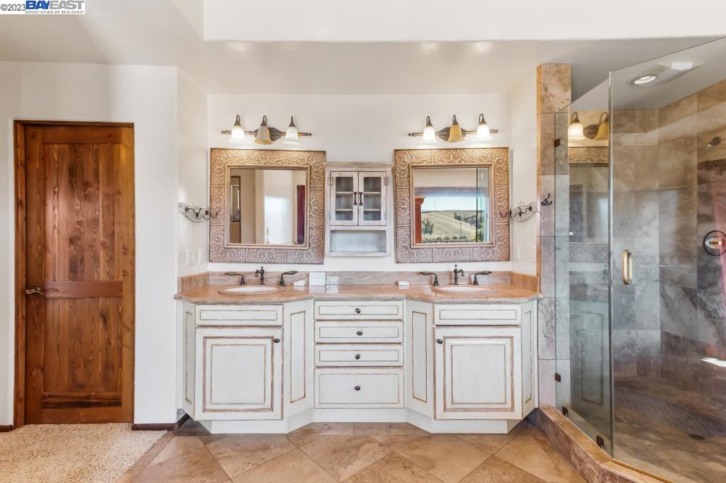 CRANE RIDGE VINEYARDS - Residential