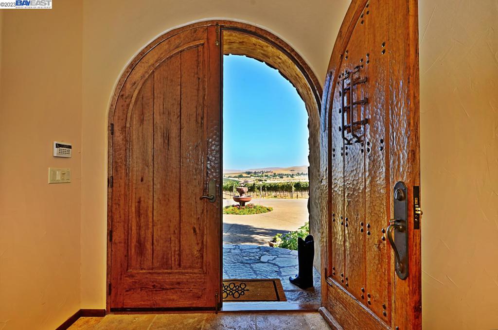 CRANE RIDGE VINEYARDS - Residential