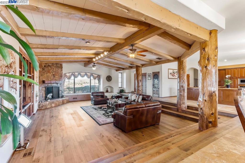 CRANE RIDGE VINEYARDS - Residential