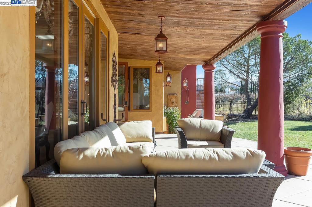 CRANE RIDGE VINEYARDS - Residential