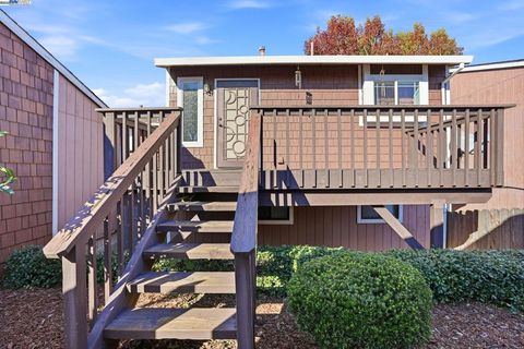 Photo of 1820 Dalessi Ln Ln, Pinole, CA 94564 (MLS # 41118663)