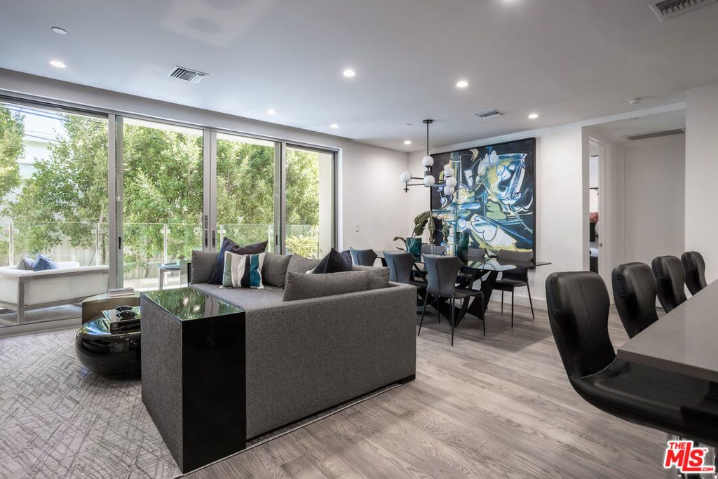 Photo of 728 N Sweetzer Avenue #315, Los Angeles, CA 90069 (MLS # 25536331)
