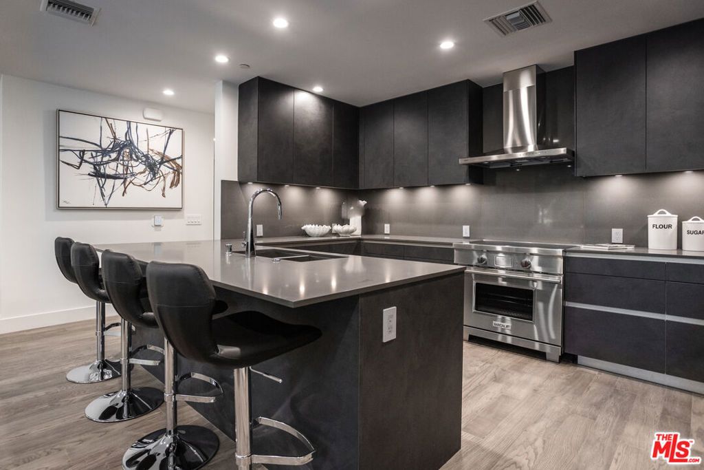 Photo of 728 N Sweetzer Avenue #315, Los Angeles, CA 90069 (MLS # 25536331)