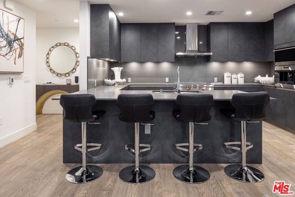 Photo of 728 N Sweetzer Avenue #315, Los Angeles, CA 90069 (MLS # 25536331)