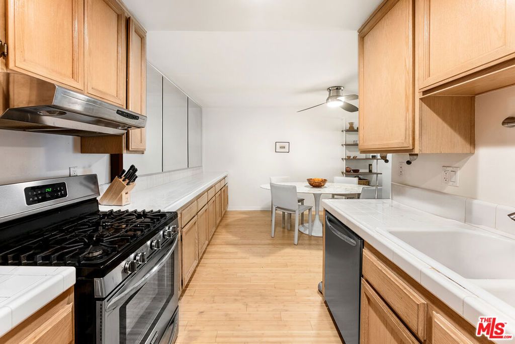 listing image 130729911317194658200