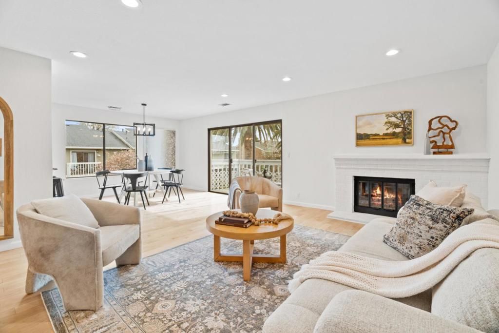 listing image 130722926642804571101