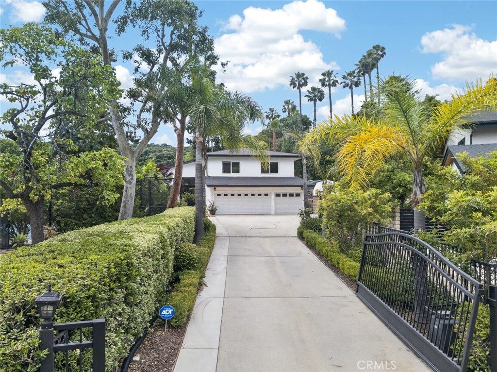 Photo of 19724 Trull Brook Drive, Tarzana, CA 91356 (MLS # CV26091116)