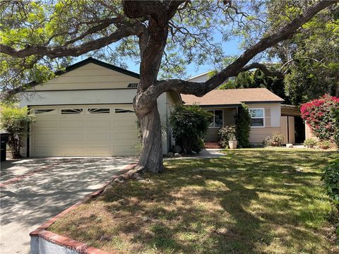 Photo of 23229 Meyler Avenue, Torrance, CA 90502 (MLS # SB26087029)