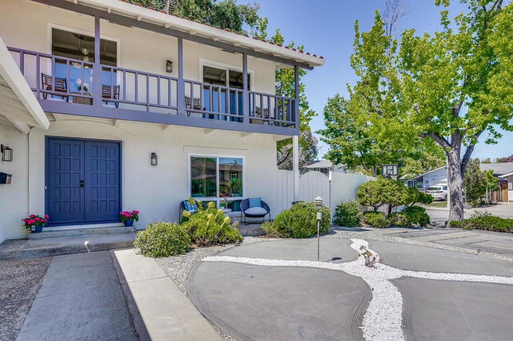 869 Lusterleaf Drive
