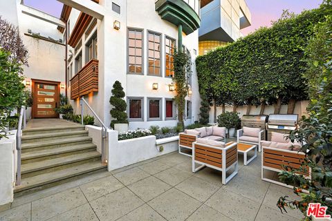 Photo of 128 Roma Court, Marina Del Rey, CA 90292 (MLS # 26640541)