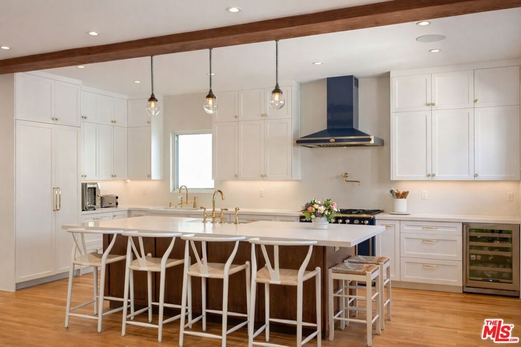 Photo of 128 Roma Court, Marina Del Rey, CA 90292 (MLS # 26640541)