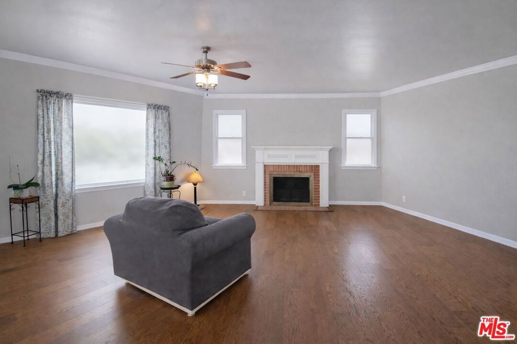 Photo of 8712 S 7th Avenue, Inglewood, CA 90305 (MLS # 26636133)