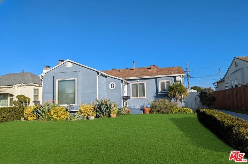 Photo of 8712 S 7th Avenue, Inglewood, CA 90305 (MLS # 26636133)