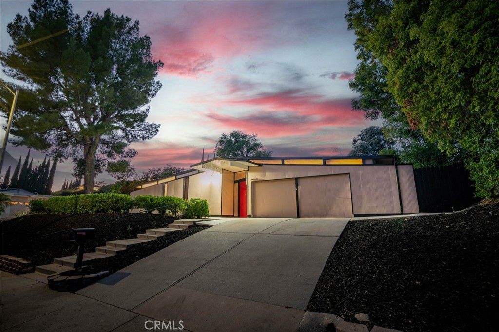 Photo of 12719 Jimeno Avenue, Granada Hills, CA 91344 (MLS # SR25249372)