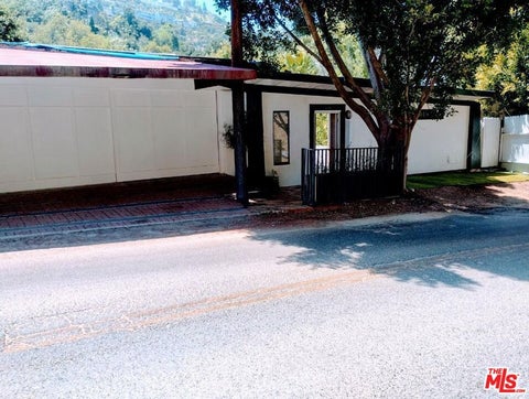 Photo of 2380 Nichols Canyon Rd, Los Angeles, CA 90046 (MLS # 26104939)