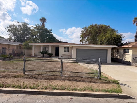 Photo of 17787 Ivy AVE, Fontana, CA 92335 (MLS # IV26204765)