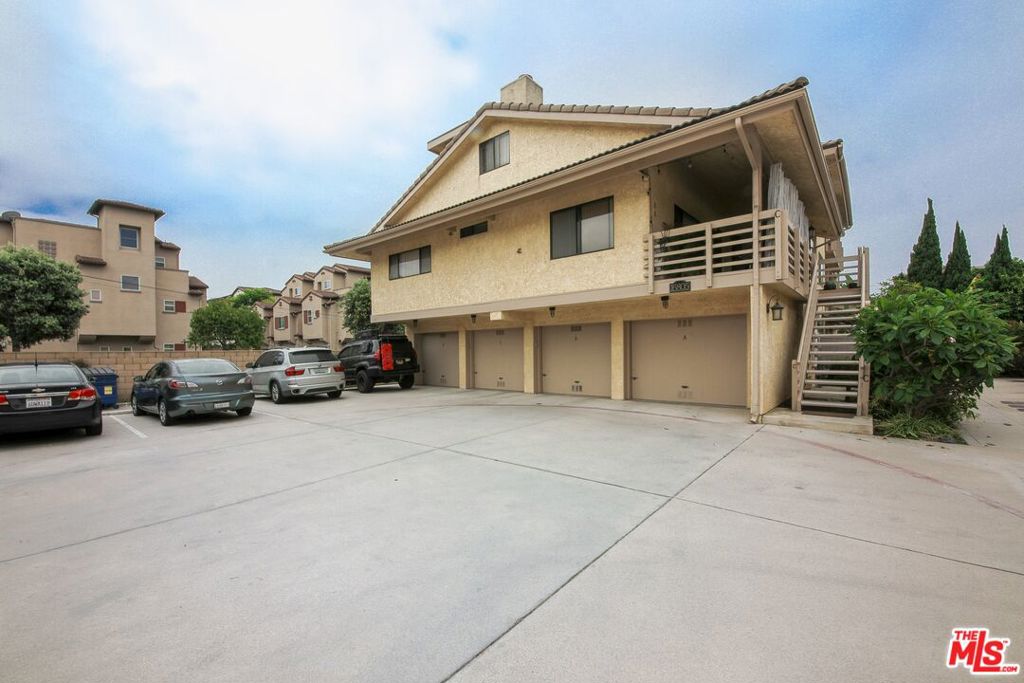 16805 Roosevelt Lane