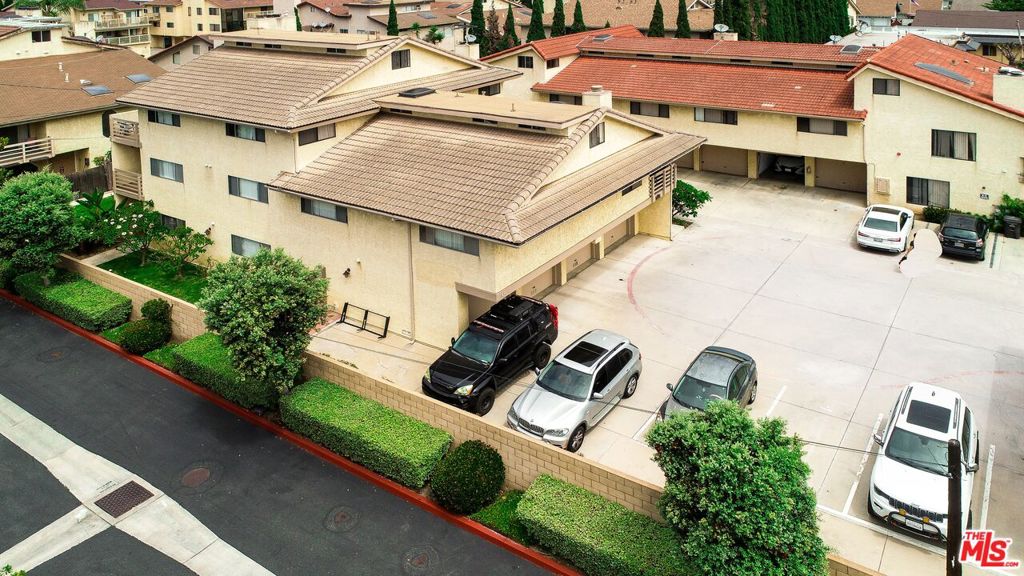 16805 Roosevelt Lane