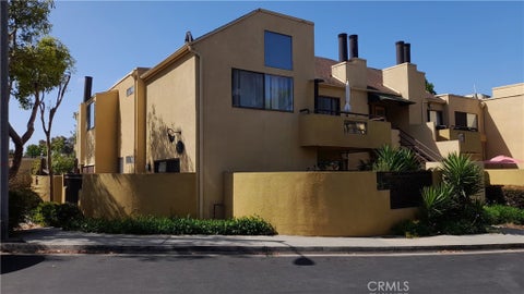 Photo of 25712 LE PARC #31, Lake Forest, CA 92630 (MLS # OC26201886)