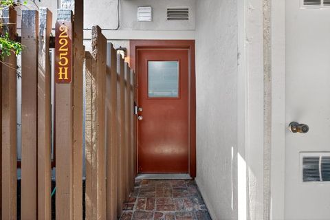 Photo of 225 Red Oak Drive #H, Sunnyvale, CA 94086 (MLS # ML82038934)