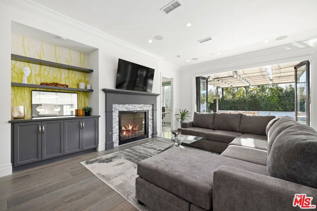 1401 Warner Avenue