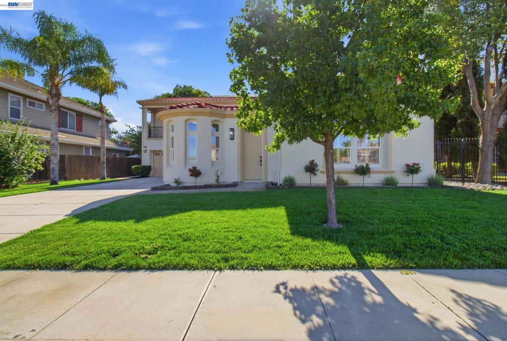 2200 Lotus Way