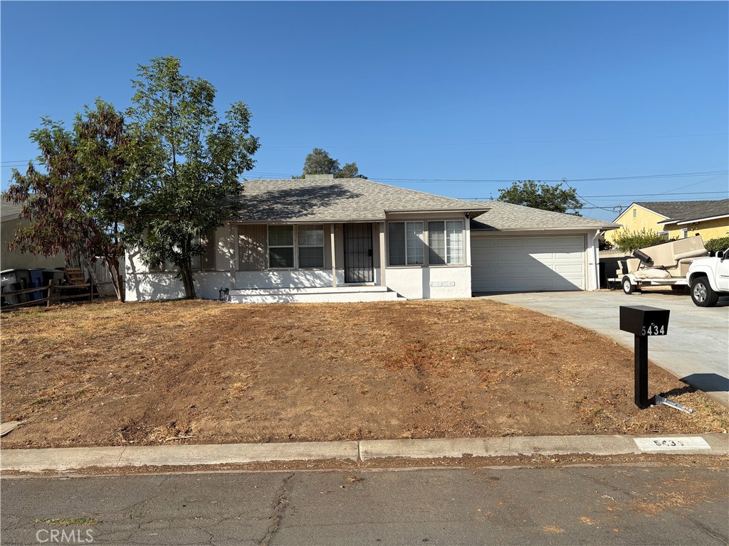 Welcome to 5434 Ivanhoe Avenue, a charming remodeled home. The kitchen is appointed with Quartz counter tops, as well as the bathroom, new flooring throughout out, recessed lighting, new paint, bathroom totally remodeled. The house features three bedrooms and 1one bathroom, located in a quiet neighborhood, close to schools and shopping centers.