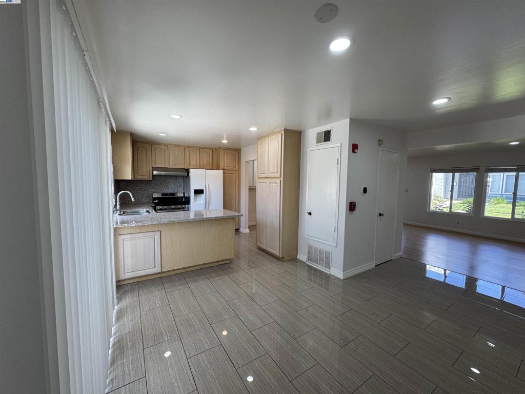 NORTHGATE WEST - Residential