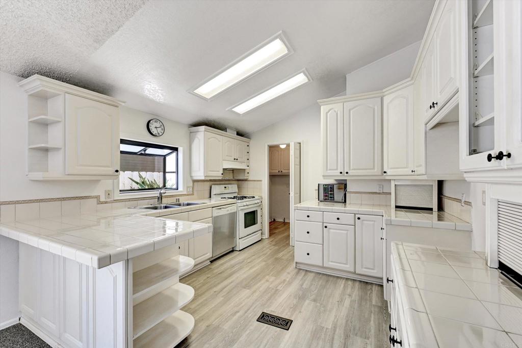 14955 Avenida Venusto 94