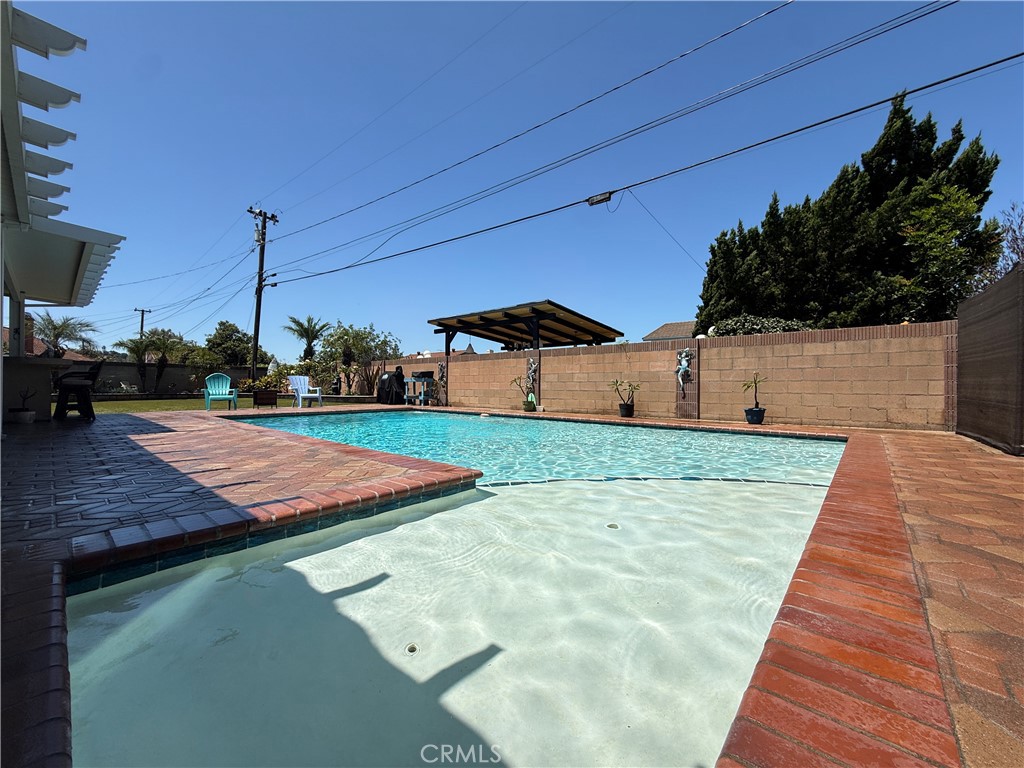 223 N Garsden
