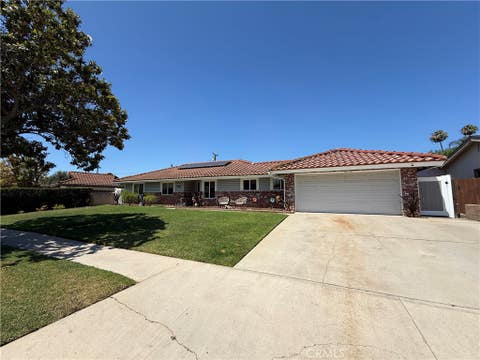 Photo of 223 N Garsden AVE, Covina, CA 91724 (MLS # SB26133550)