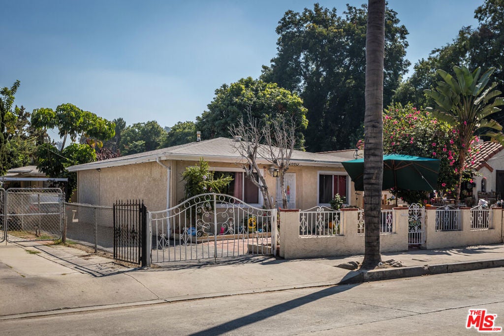 2660 Newell Street, Los Angeles CA 90039