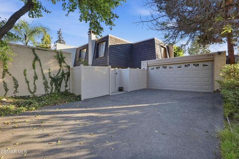 Photo of 1530 Plumeria Circle, Thousand Oaks, CA 91360 (MLS # 226001672)