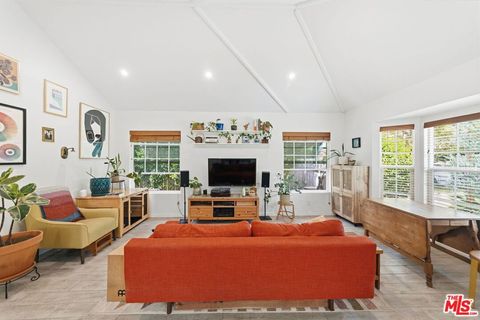 Photo of 3830 W 59th Street, Los Angeles, CA 90043 (MLS # 26743923)