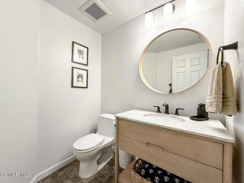 Tiny photo for 2056 Stonehill Circle, Thousand Oaks, CA 91360 (MLS # 226005059)