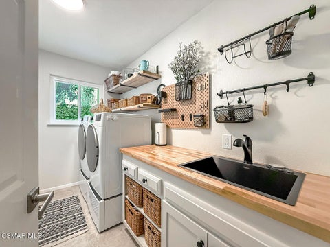 Tiny photo for 2056 Stonehill Circle, Thousand Oaks, CA 91360 (MLS # 226005059)