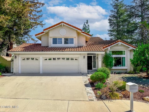 Photo of 2056 Stonehill Circle, Thousand Oaks, CA 91360 (MLS # 226005059)
