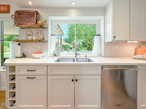 Tiny photo for 2056 Stonehill Circle, Thousand Oaks, CA 91360 (MLS # 226005059)