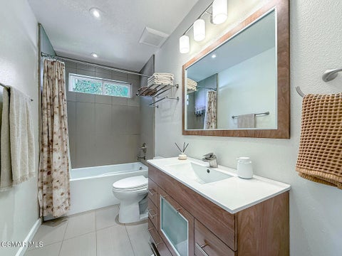 Tiny photo for 2056 Stonehill Circle, Thousand Oaks, CA 91360 (MLS # 226005059)