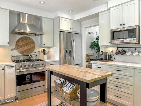 Tiny photo for 2056 Stonehill Circle, Thousand Oaks, CA 91360 (MLS # 226005059)