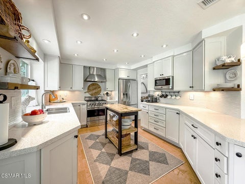 Tiny photo for 2056 Stonehill Circle, Thousand Oaks, CA 91360 (MLS # 226005059)